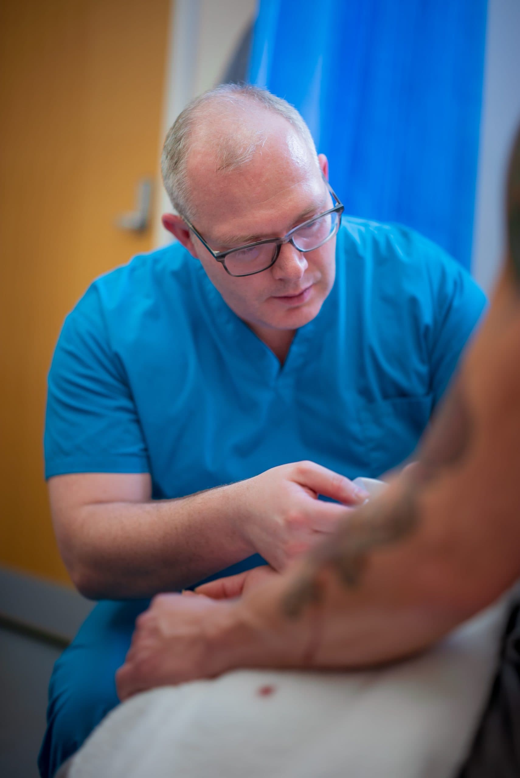 Elbow examination and treatment delivery